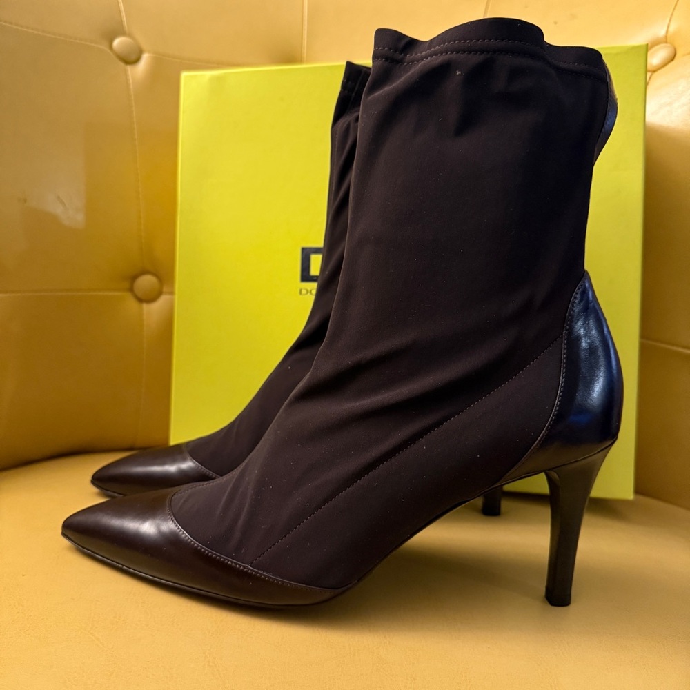 DKNY Shirlee Stretch Mid Heel Boots, Chocolate Brown 9.5 👢 Sleek Pointed Toe